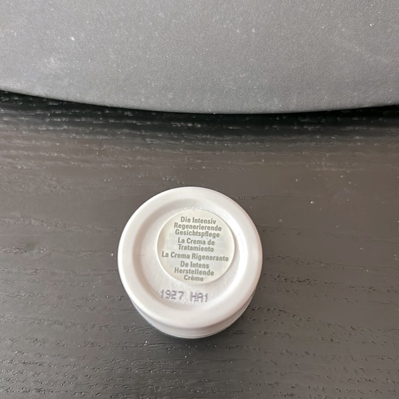 LA MER mini size new treatment lotion [AUTHENTIC] - Picture 6 of 6